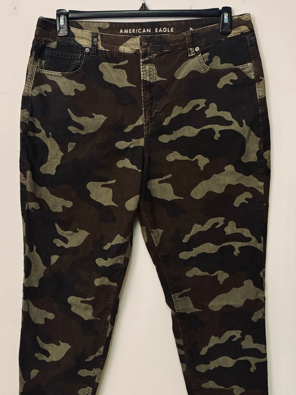 American Eagle Outfitters Women’s Camo Cargo Pants — Olive & Black
